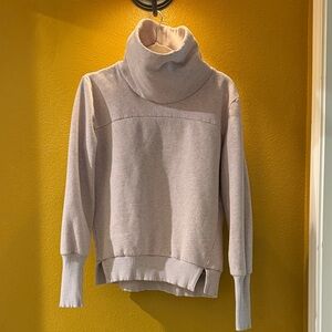 ALO Yoga Cream Turtleneck Pullover Sweater